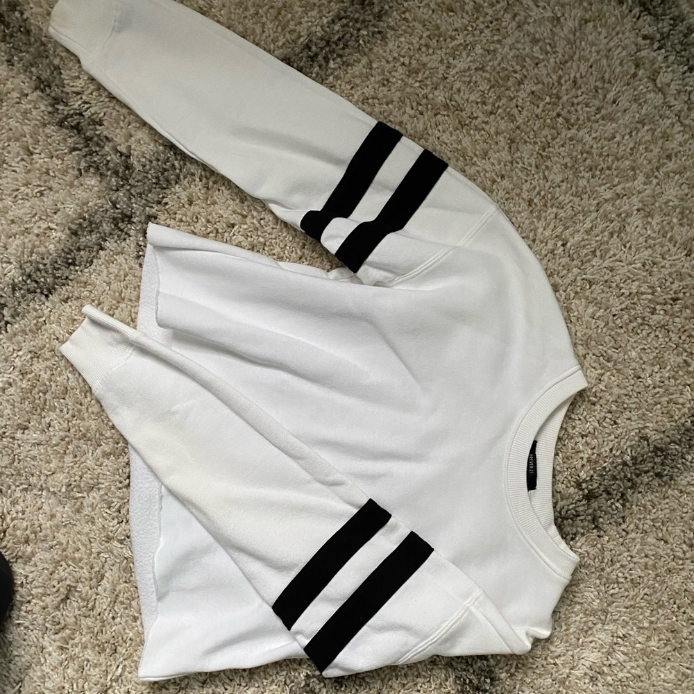 Forever 21 Cropped Crewneck Sweatshirt.